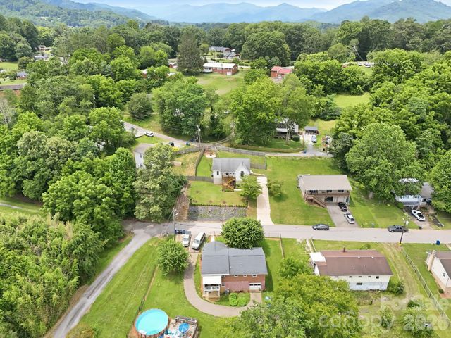 320 Meadowbrook Drive, Canton, NC 28716
