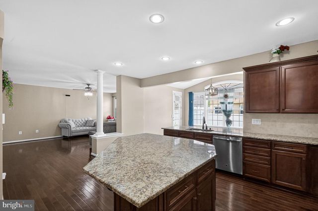 15198 JENNERETTE LN, Woodbridge, VA 22193