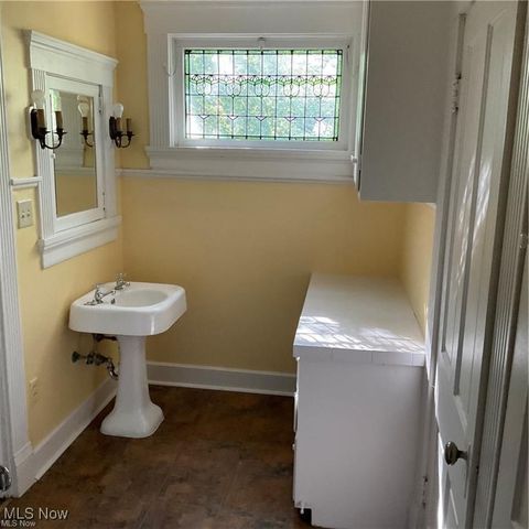 861 S Lincoln Avenue, Salem, OH 44460