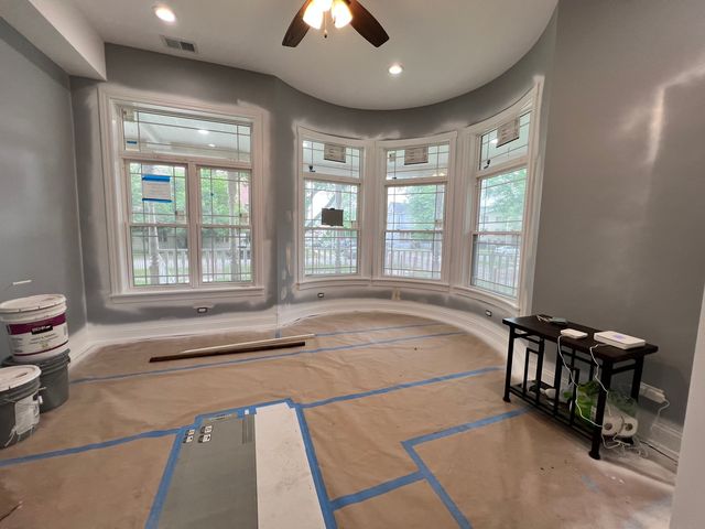 600 N Pine Avenue, Chicago, IL 60644