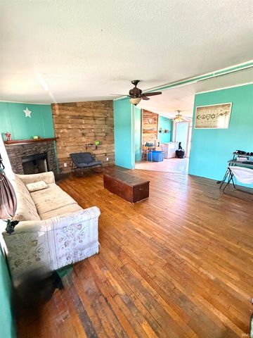 2121 E Mapes Road, Kendallville, IN 46755