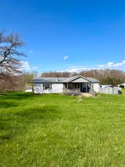 2121 E Mapes Road, Kendallville, IN 46755