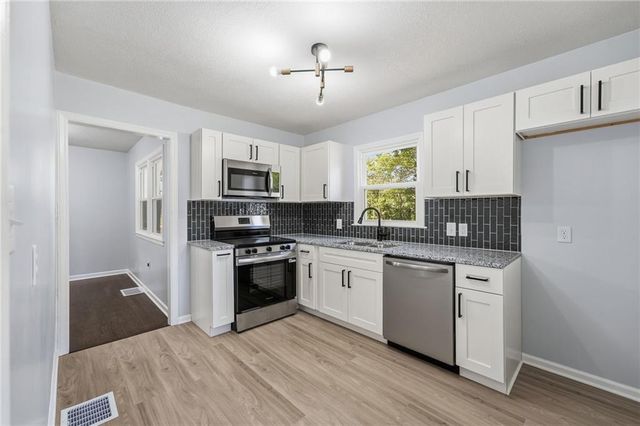 3028 S Hedges Avenue, Independence, MO 64052