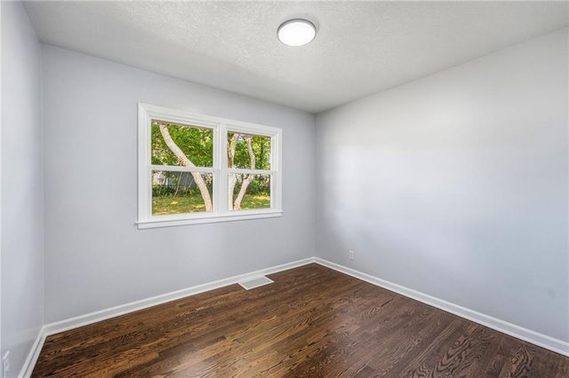 3028 S Hedges Avenue, Independence, MO 64052