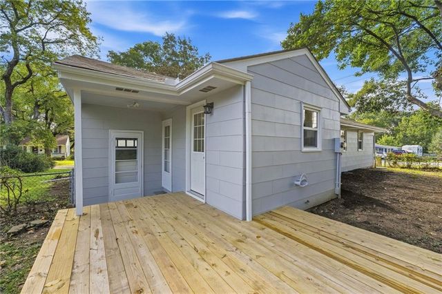 3028 S Hedges Avenue, Independence, MO 64052