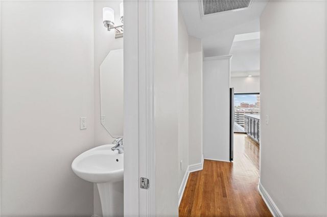 1101 Walnut Street 803, Kansas City, MO 64106