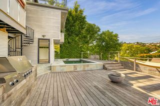 4075 Los Nietos Drive, Los Angeles, CA 90027