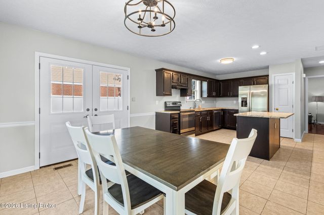 4600 Wooded Oak Cir, Louisville, KY 40245
