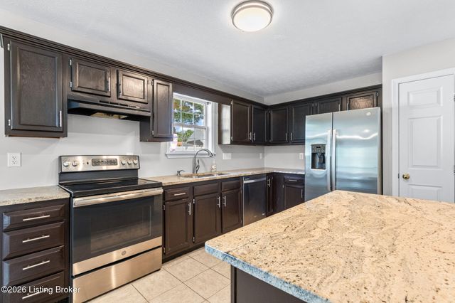 4600 Wooded Oak Cir, Louisville, KY 40245