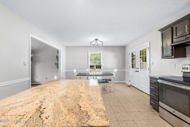 4600 Wooded Oak Cir, Louisville, KY 40245