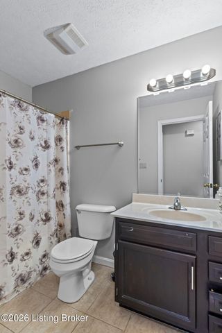 4600 Wooded Oak Cir, Louisville, KY 40245