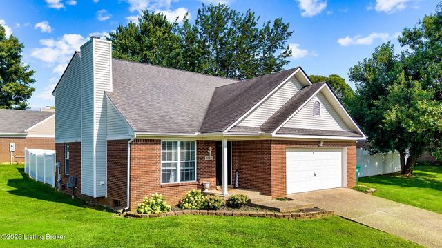 4600 Wooded Oak Cir, Louisville, KY 40245