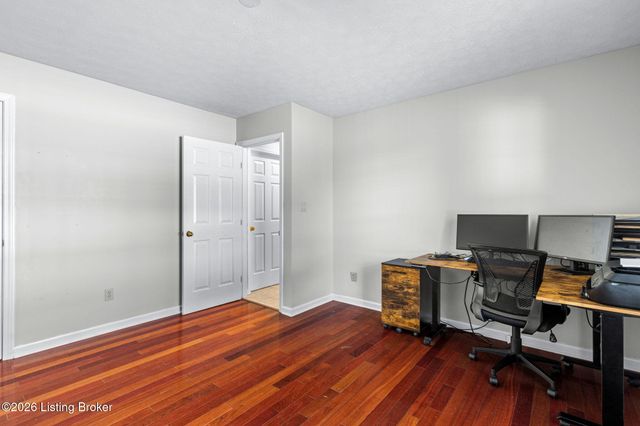 4600 Wooded Oak Cir, Louisville, KY 40245