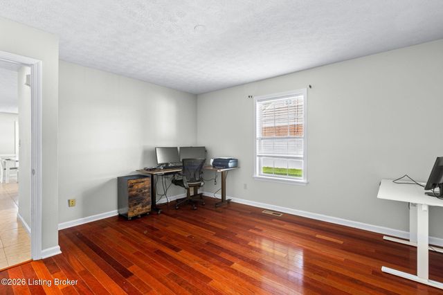 4600 Wooded Oak Cir, Louisville, KY 40245