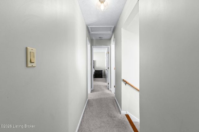 4600 Wooded Oak Cir, Louisville, KY 40245