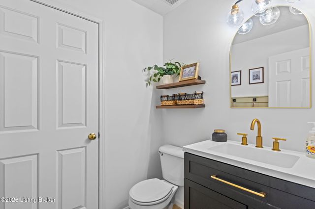 4600 Wooded Oak Cir, Louisville, KY 40245