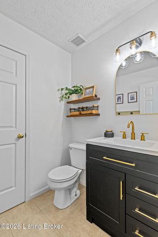 4600 Wooded Oak Cir, Louisville, KY 40245