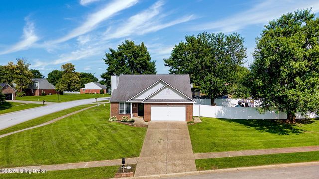 4600 Wooded Oak Cir, Louisville, KY 40245