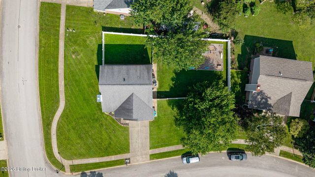 4600 Wooded Oak Cir, Louisville, KY 40245