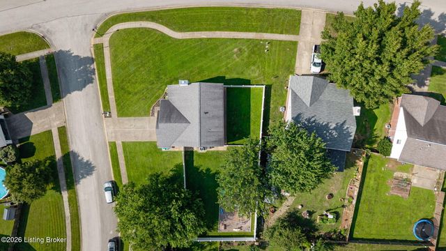 4600 Wooded Oak Cir, Louisville, KY 40245