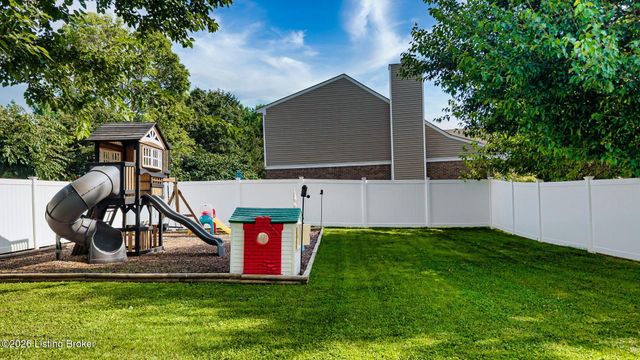 4600 Wooded Oak Cir, Louisville, KY 40245