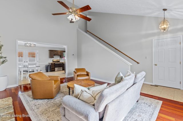 4600 Wooded Oak Cir, Louisville, KY 40245