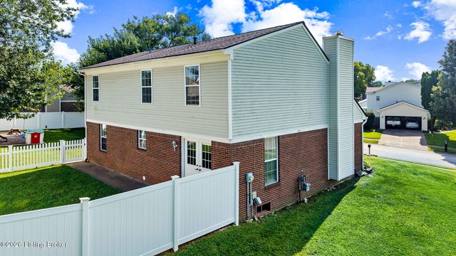 4600 Wooded Oak Cir, Louisville, KY 40245