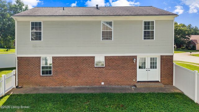4600 Wooded Oak Cir, Louisville, KY 40245