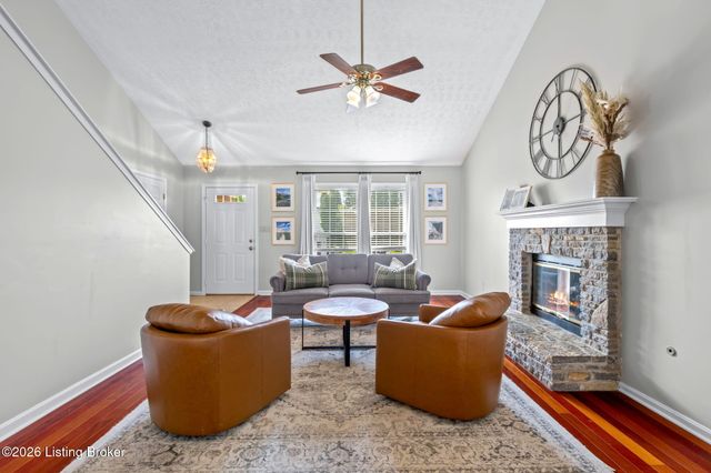4600 Wooded Oak Cir, Louisville, KY 40245