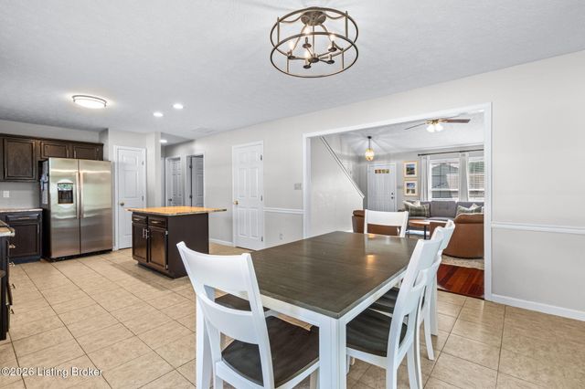 4600 Wooded Oak Cir, Louisville, KY 40245