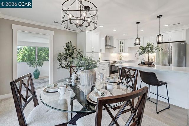 2916 Tice Creek 11, Walnut Creek, CA 94595