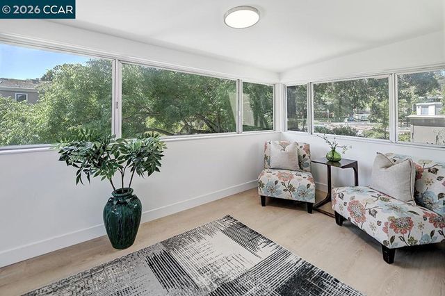 2916 Tice Creek 11, Walnut Creek, CA 94595