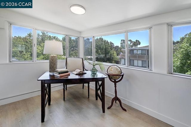 2916 Tice Creek 11, Walnut Creek, CA 94595