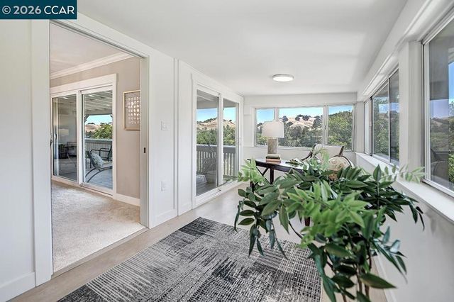 2916 Tice Creek 11, Walnut Creek, CA 94595