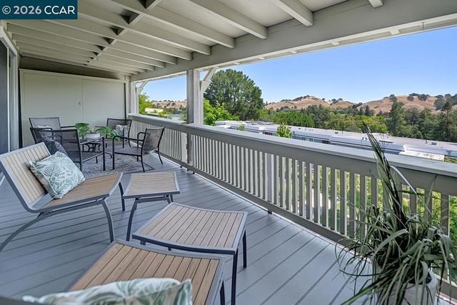 2916 Tice Creek 11, Walnut Creek, CA 94595