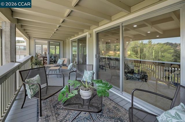 2916 Tice Creek 11, Walnut Creek, CA 94595
