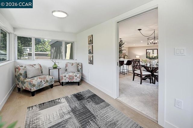 2916 Tice Creek 11, Walnut Creek, CA 94595