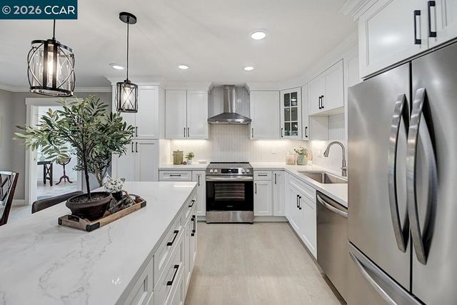 2916 Tice Creek 11, Walnut Creek, CA 94595