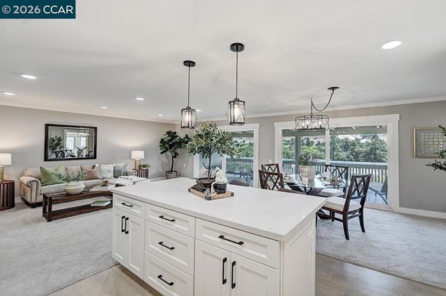 2916 Tice Creek 11, Walnut Creek, CA 94595