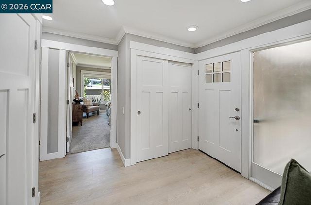 2916 Tice Creek 11, Walnut Creek, CA 94595