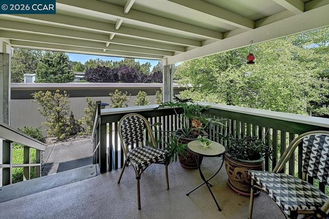 2916 Tice Creek 11, Walnut Creek, CA 94595
