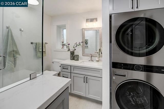 2916 Tice Creek 11, Walnut Creek, CA 94595