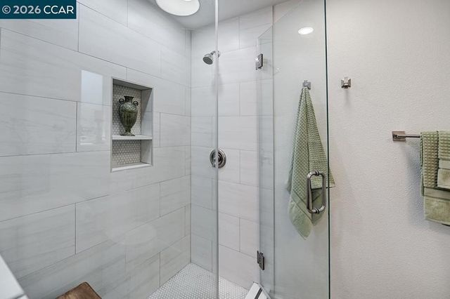 2916 Tice Creek 11, Walnut Creek, CA 94595