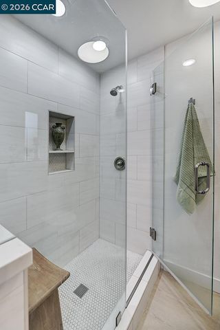 2916 Tice Creek 11, Walnut Creek, CA 94595