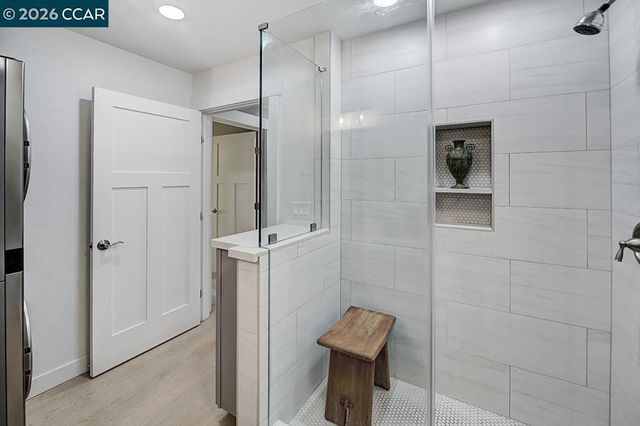 2916 Tice Creek 11, Walnut Creek, CA 94595