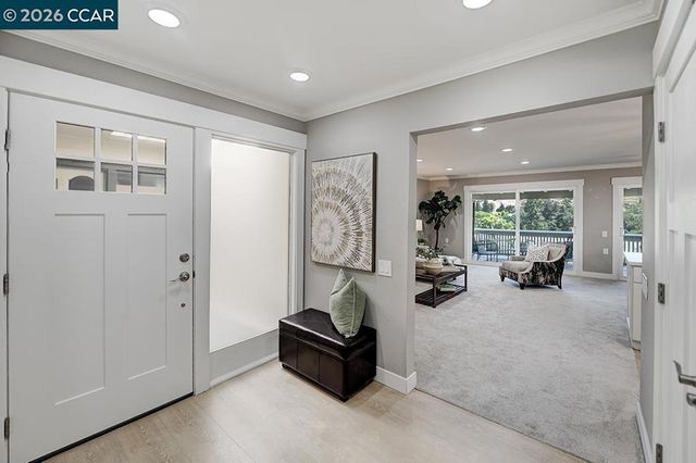 2916 Tice Creek 11, Walnut Creek, CA 94595