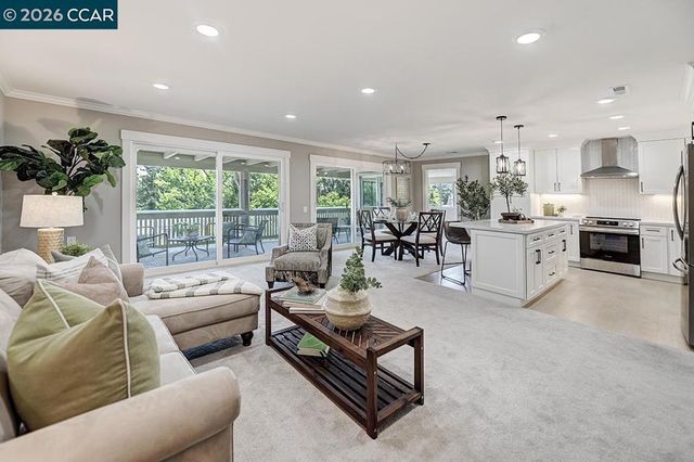 2916 Tice Creek 11, Walnut Creek, CA 94595