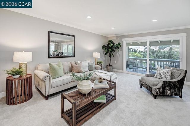 2916 Tice Creek 11, Walnut Creek, CA 94595