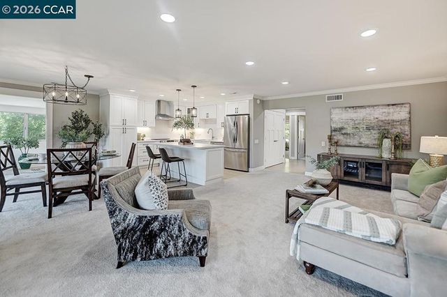 2916 Tice Creek 11, Walnut Creek, CA 94595