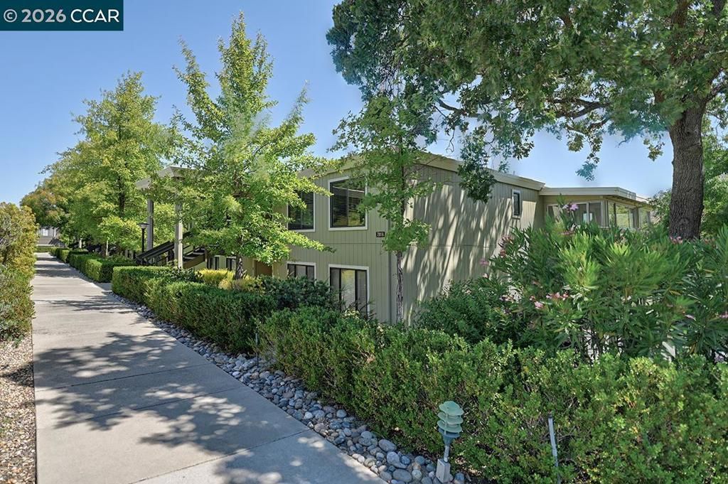 2916 Tice Creek 11, Walnut Creek, CA 94595